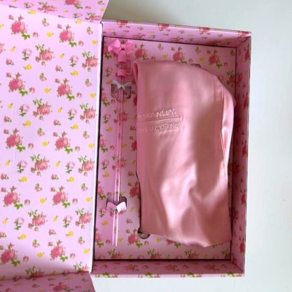 Stanley x LoveShackFancy Quencher H2.0 Flowstate Tumbler 30 OZ Ibiza Sunset - Picture 6 of 9